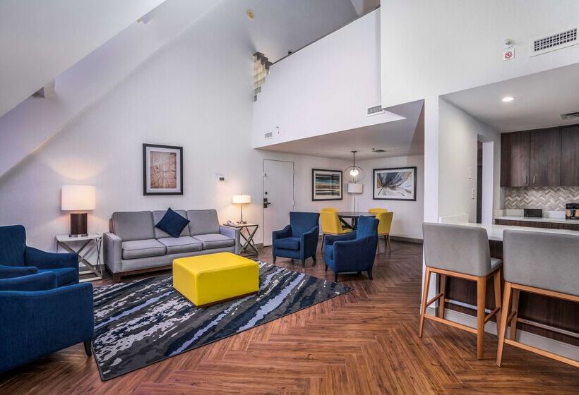 בית מלון כפרי Embassy Suites By Hilton Indianapolis Downtown