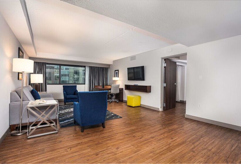 Отель Embassy Suites By Hilton Indianapolis Downtown