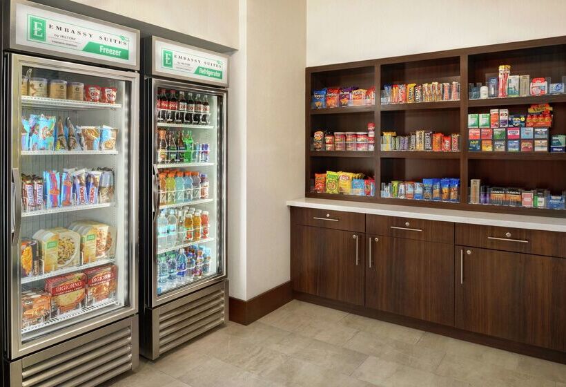 Отель Embassy Suites By Hilton Indianapolis Downtown