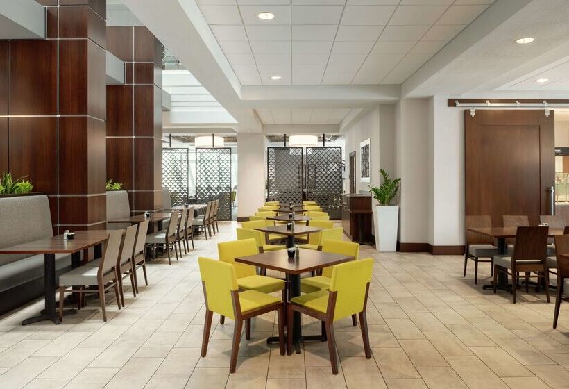 בית מלון כפרי Embassy Suites By Hilton Indianapolis Downtown