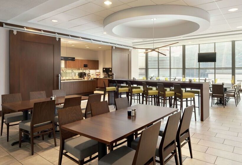 Отель Embassy Suites By Hilton Indianapolis Downtown