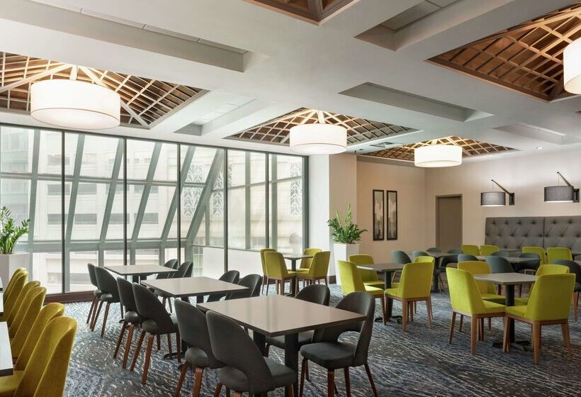 Отель Embassy Suites By Hilton Indianapolis Downtown