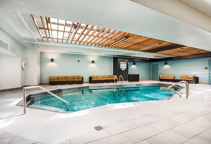 בית מלון כפרי Embassy Suites By Hilton Indianapolis Downtown