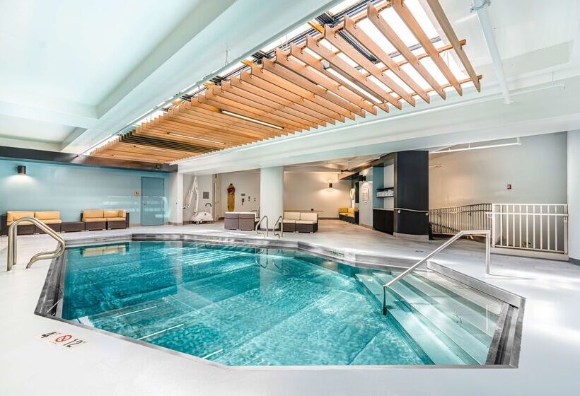 Отель Embassy Suites By Hilton Indianapolis Downtown