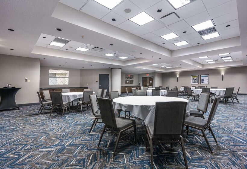 Отель Embassy Suites By Hilton Indianapolis Downtown