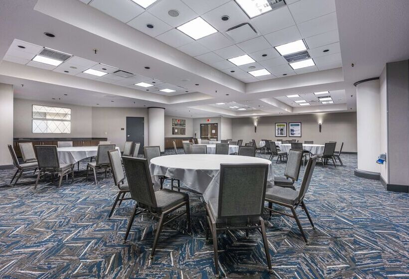 Отель Embassy Suites By Hilton Indianapolis Downtown