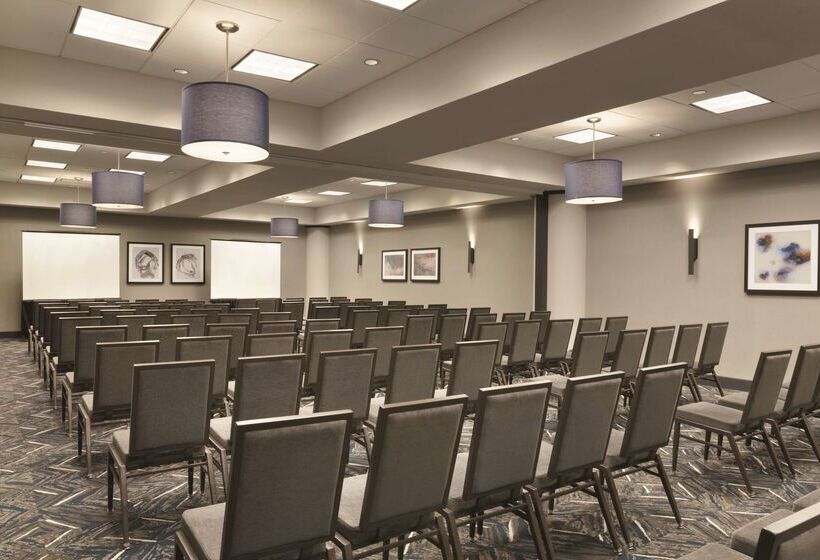 Отель Embassy Suites By Hilton Indianapolis Downtown