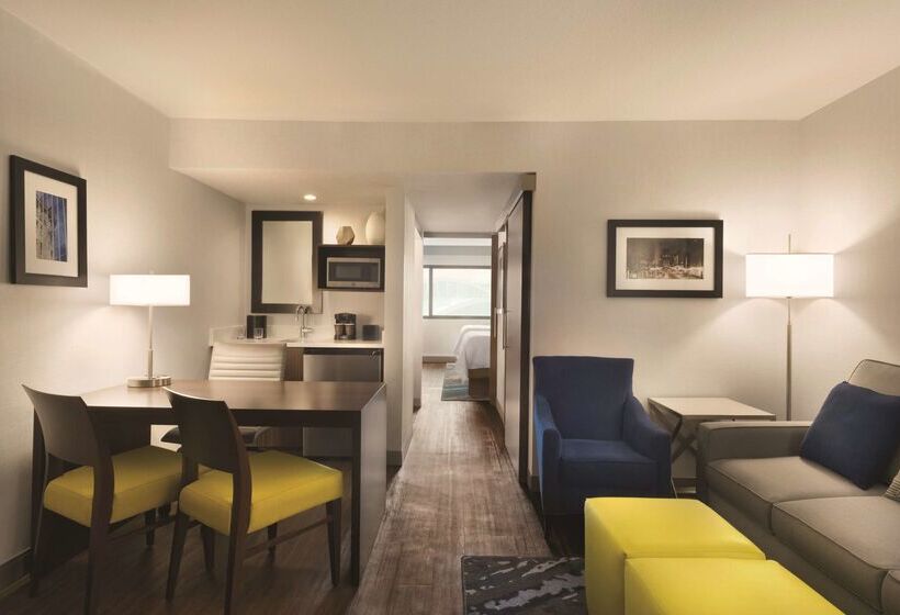 Отель Embassy Suites By Hilton Indianapolis Downtown