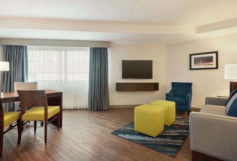 Отель Embassy Suites By Hilton Indianapolis Downtown