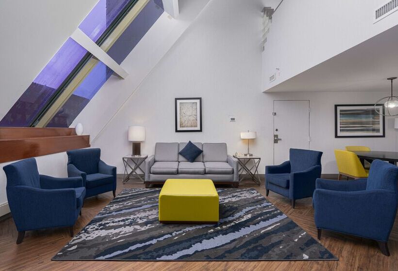 Отель Embassy Suites By Hilton Indianapolis Downtown