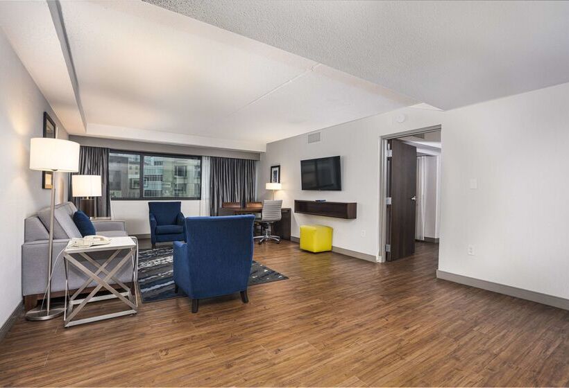 Отель Embassy Suites By Hilton Indianapolis Downtown