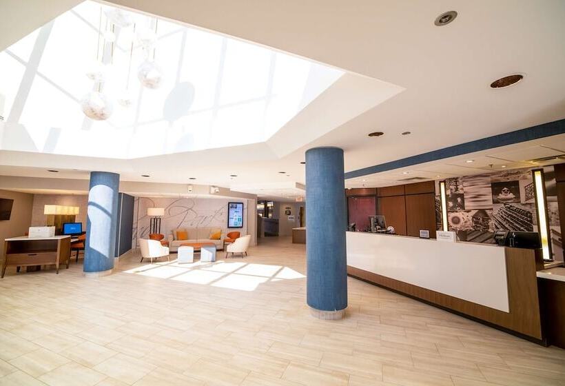 Отель Embassy Suites By Hilton Kansas City Overland Park