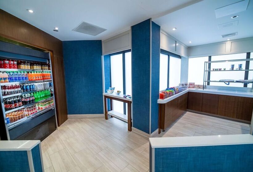 Отель Embassy Suites By Hilton Kansas City Overland Park