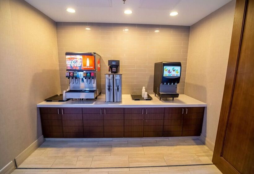 Отель Embassy Suites By Hilton Kansas City Overland Park