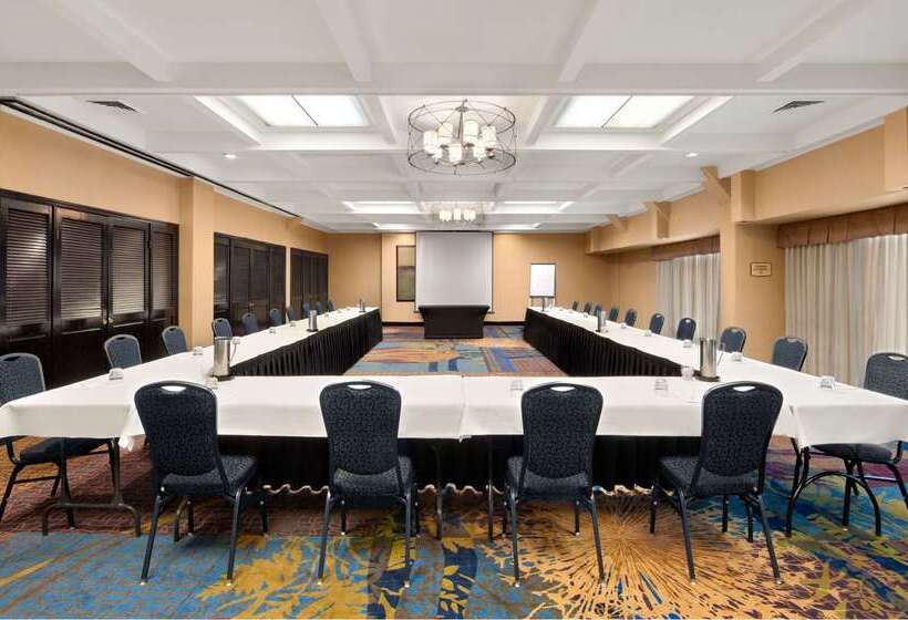 בית מלון כפרי Embassy Suites By Hilton Kansas City Plaza