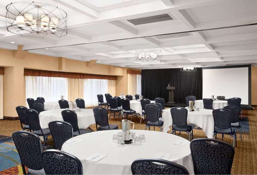 בית מלון כפרי Embassy Suites By Hilton Kansas City Plaza