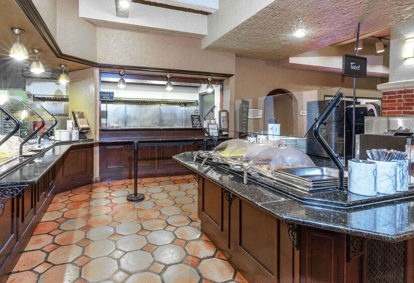 בית מלון כפרי Embassy Suites By Hilton Kansas City Plaza