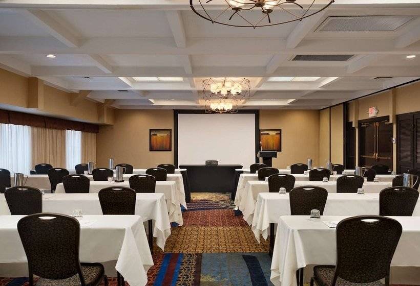 בית מלון כפרי Embassy Suites By Hilton Kansas City Plaza