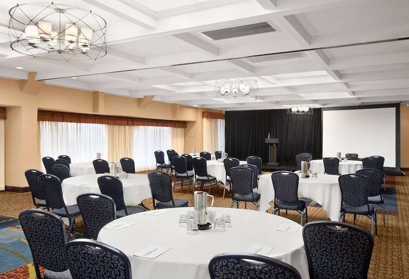 בית מלון כפרי Embassy Suites By Hilton Kansas City Plaza