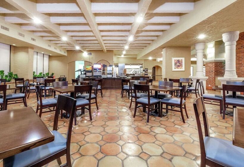 בית מלון כפרי Embassy Suites By Hilton Kansas City Plaza