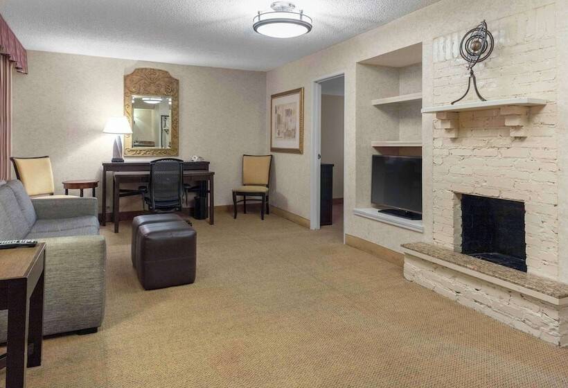 בית מלון כפרי Embassy Suites By Hilton Kansas City Plaza