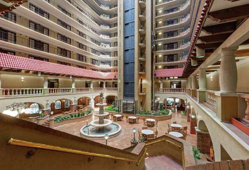 בית מלון כפרי Embassy Suites By Hilton Kansas City Plaza
