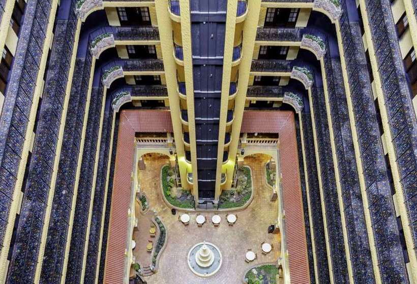 בית מלון כפרי Embassy Suites By Hilton Kansas City Plaza