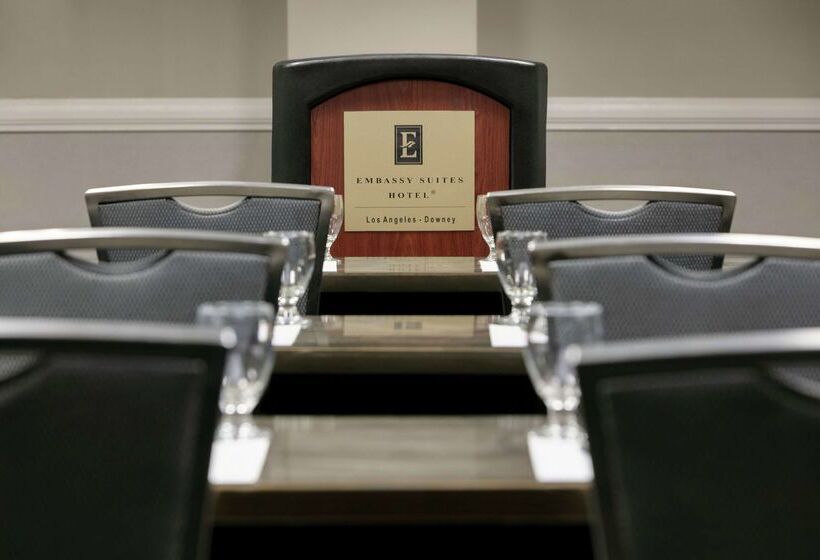 בית מלון כפרי Embassy Suites By Hilton Los Angeles Downey