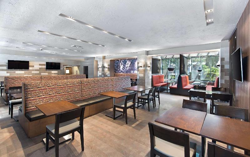 בית מלון כפרי Embassy Suites By Hilton Los Angeles Downey