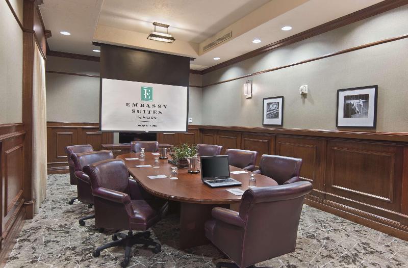 בית מלון כפרי Embassy Suites By Hilton Los Angeles Downey