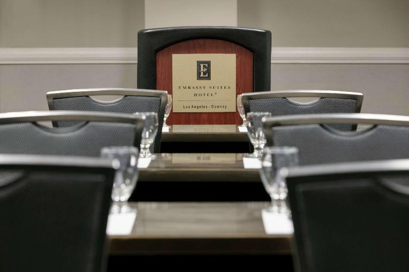 בית מלון כפרי Embassy Suites By Hilton Los Angeles Downey