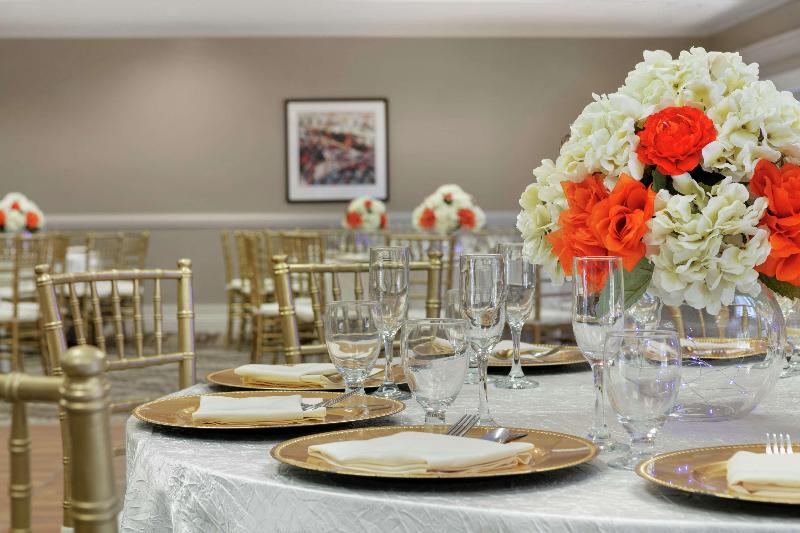 בית מלון כפרי Embassy Suites By Hilton Los Angeles Downey