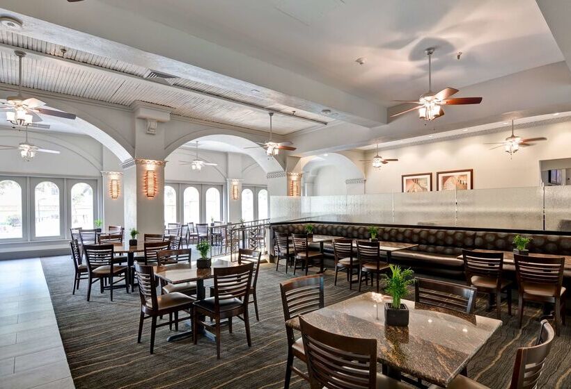 فندق Embassy Suites By Hilton Miami International Airport