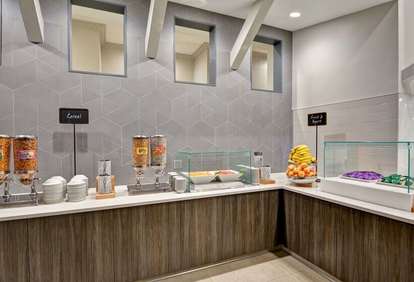 فندق Embassy Suites By Hilton Miami International Airport