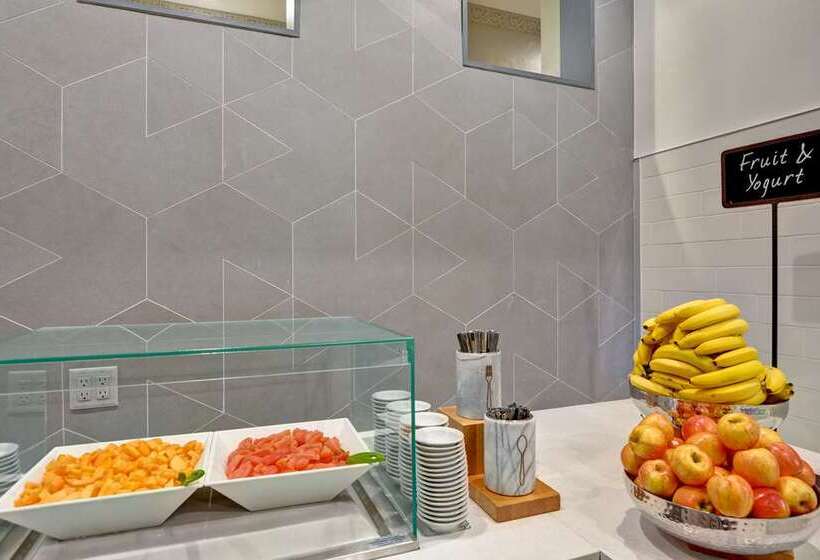 فندق Embassy Suites By Hilton Miami International Airport