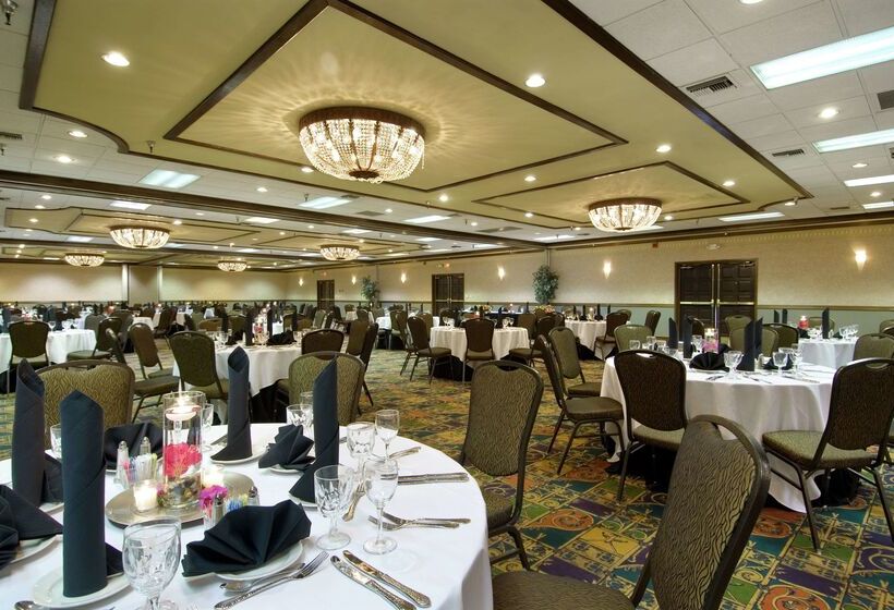 Отель Embassy Suites By Hilton Palm Desert