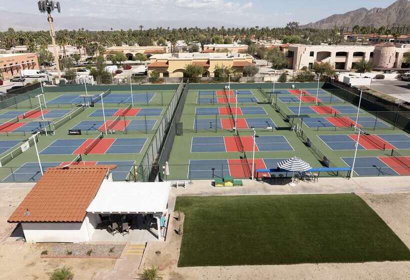 Отель Embassy Suites By Hilton Palm Desert