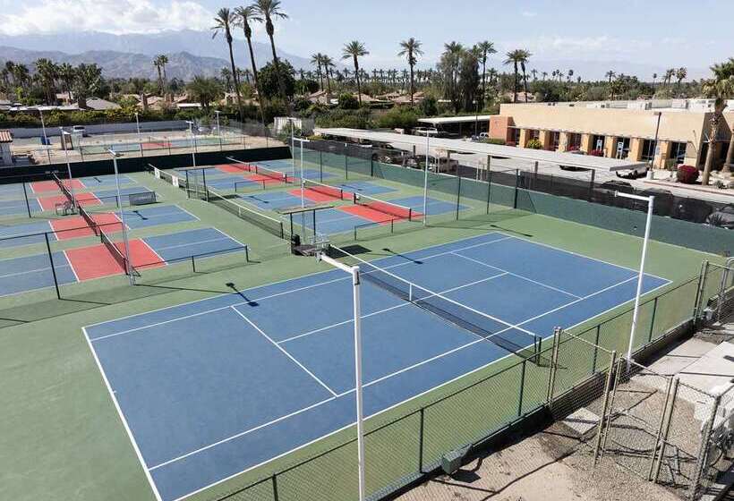 Отель Embassy Suites By Hilton Palm Desert