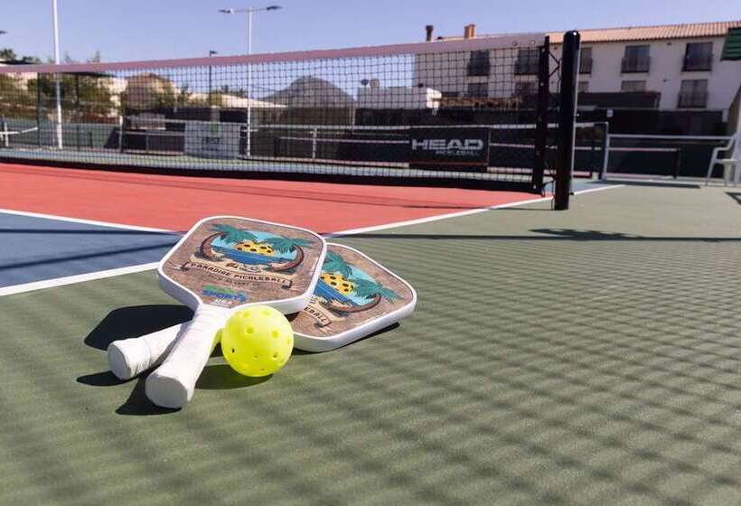 Отель Embassy Suites By Hilton Palm Desert