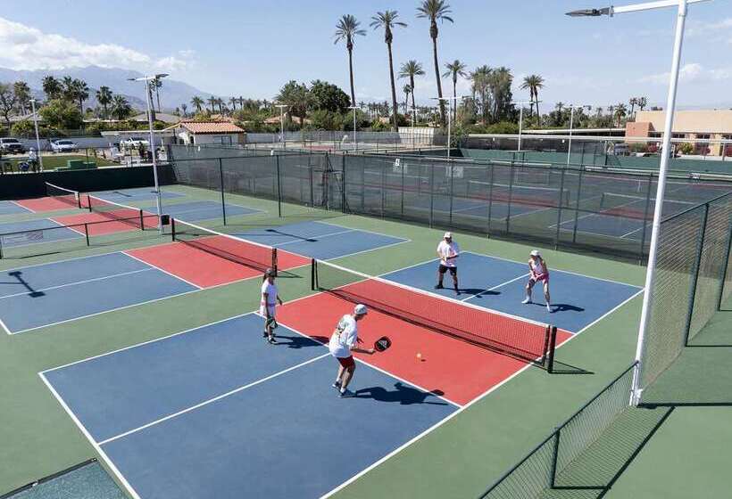 Отель Embassy Suites By Hilton Palm Desert