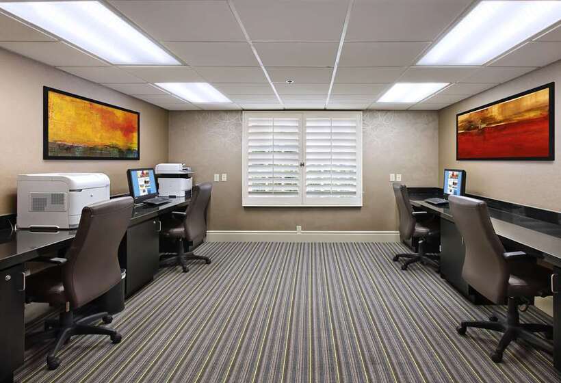 Отель Embassy Suites By Hilton Palm Desert