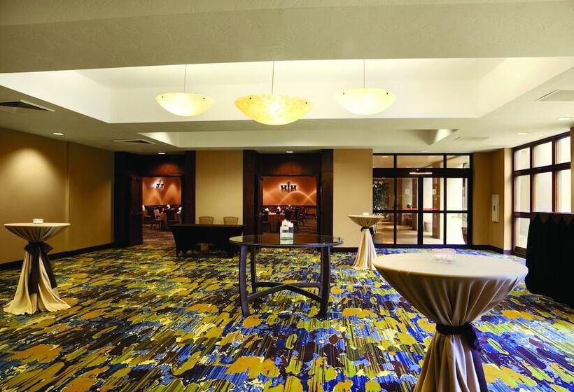 هتل Embassy Suites By Hilton Phoenix Tempe