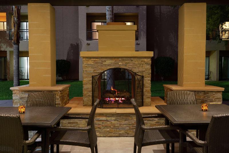 هتل Embassy Suites By Hilton Phoenix Tempe