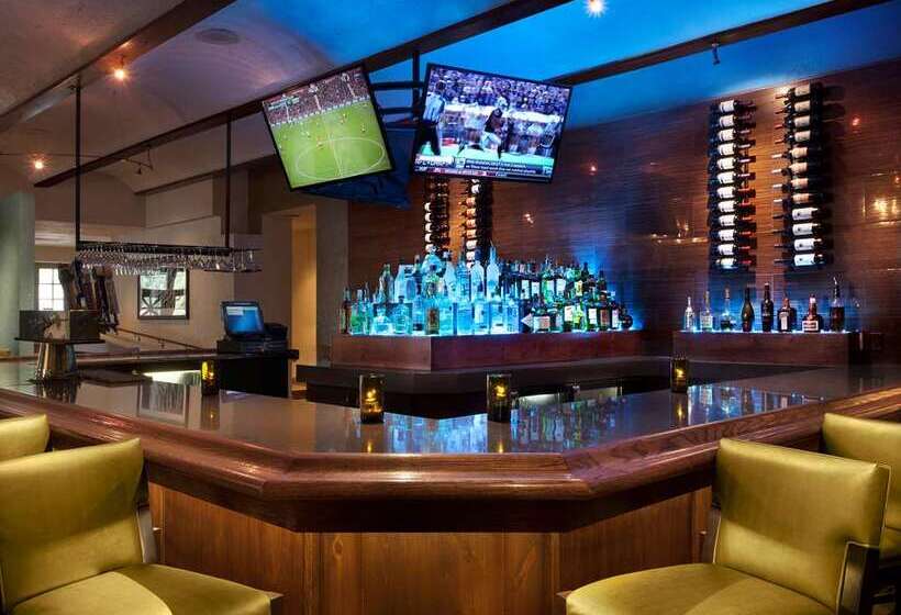 هتل Embassy Suites By Hilton Phoenix Tempe