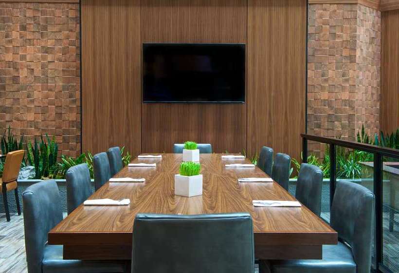 호텔 Embassy Suites By Hilton Portland Tigard