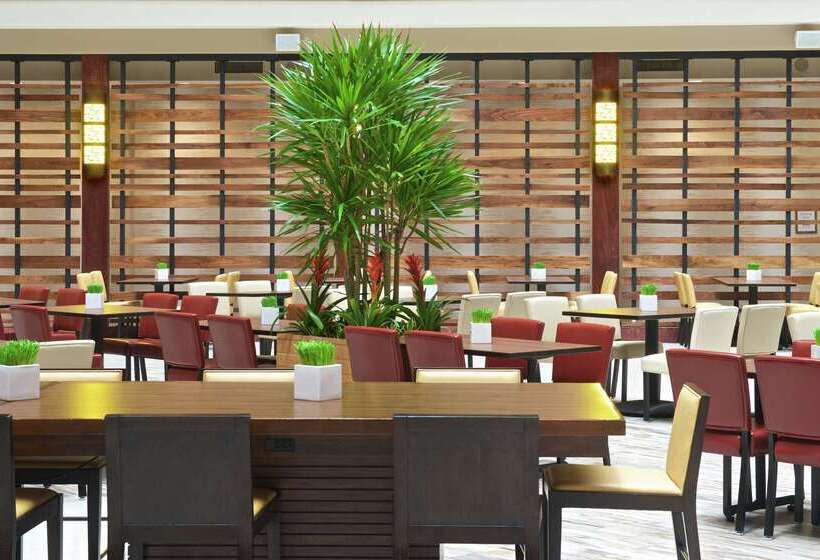 فندق Embassy Suites By Hilton Portland Tigard