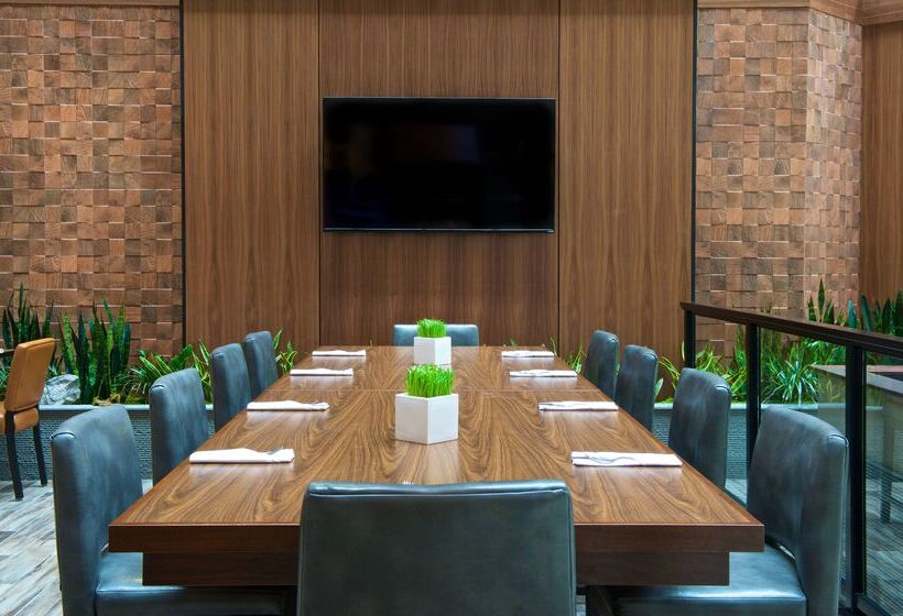 호텔 Embassy Suites By Hilton Portland Tigard