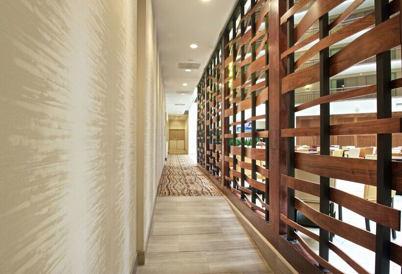 호텔 Embassy Suites By Hilton Portland Tigard