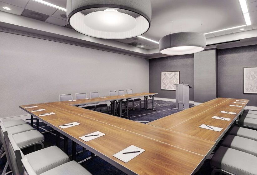 هتل Embassy Suites By Hilton Raleigh Crabtree