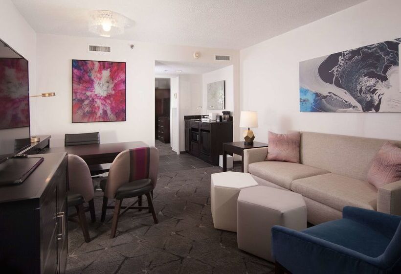 هتل Embassy Suites By Hilton Raleigh Crabtree